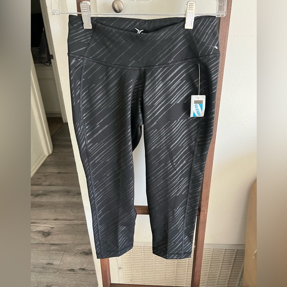 Old Navy Active  3/4 Leggings Go-Dry Black - Picture 1 of 10